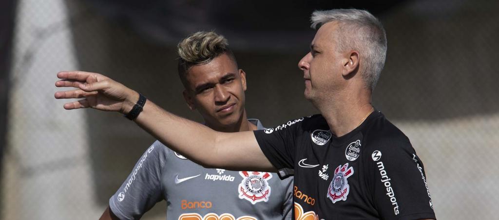 Cantillo joga, professor? (Foto: Daniel Augusto Jr. / Corinthians)
