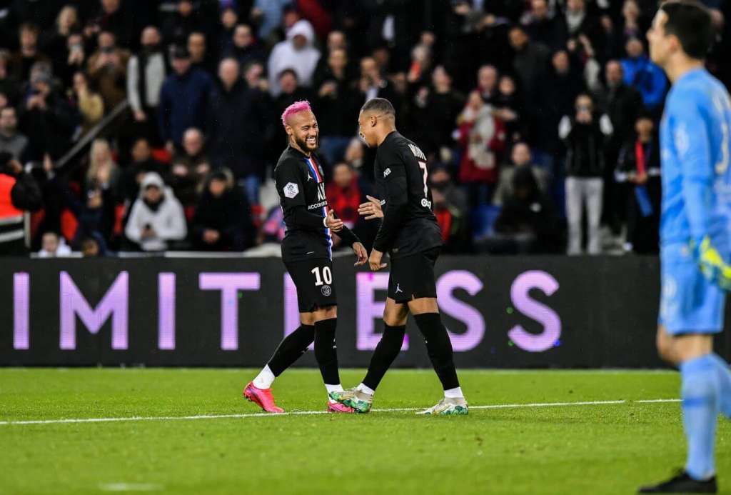 Neymar passou em branco, mas deu assistência para Mbappé Neymar passou em branco, mas deu assistência para Mbappé