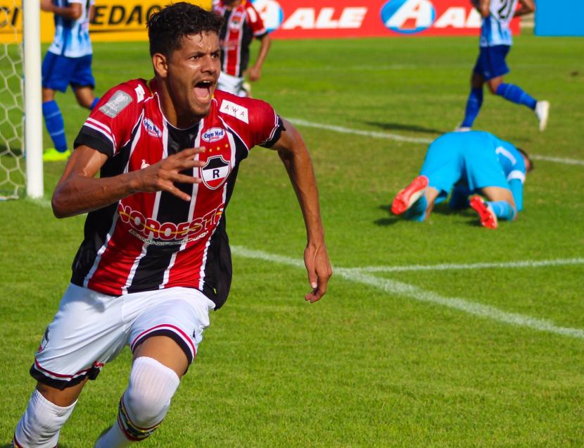 River espantou a crise com show de Emerson. Foto: Victor Costa