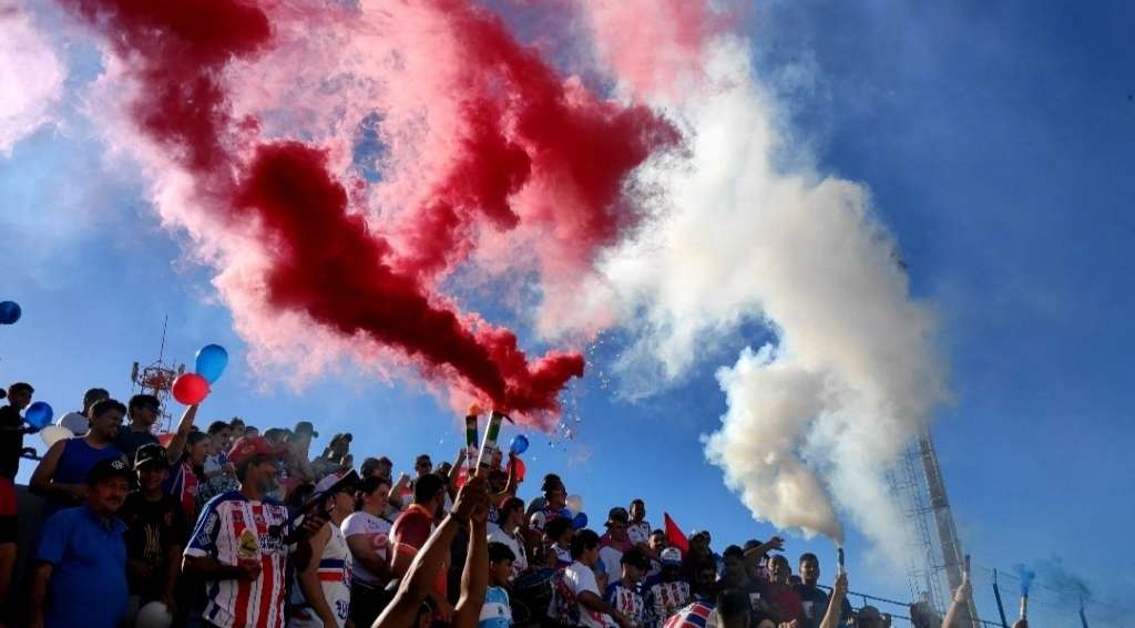 Torcida do Afogados da Ingazeira fez a festa em empate diante do Retrô Brasil pelo Campeonato Pernambucano (Foto: Eduardo Rodrigues / Twitter) - Eduardo Rodrigues / Twitter