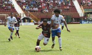 Sertãozinho 2 x 4 Monte Azul - Azulão surpreende Touro e é o novo vice-líder