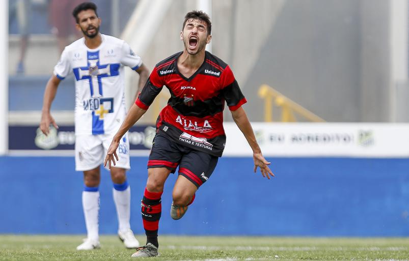 Gabriel Taliari comemora gol do Ituano. Foto: Miguel Schincariol