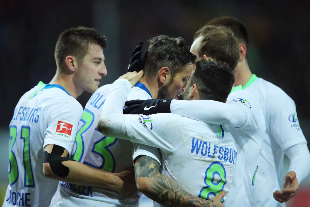 Wolfsburg vence lanterna Paderborn e encerra sequência de derrotas