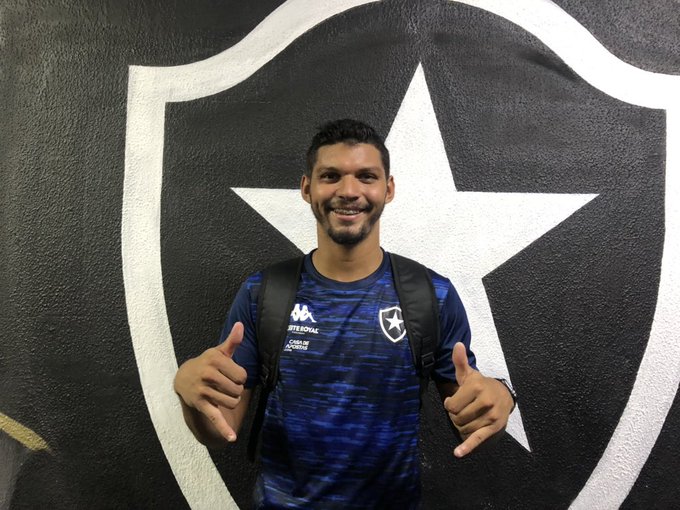 Carioca: Atacante celebra gol no fim e de peito para Botafogo: ‘O que vale é vencer’