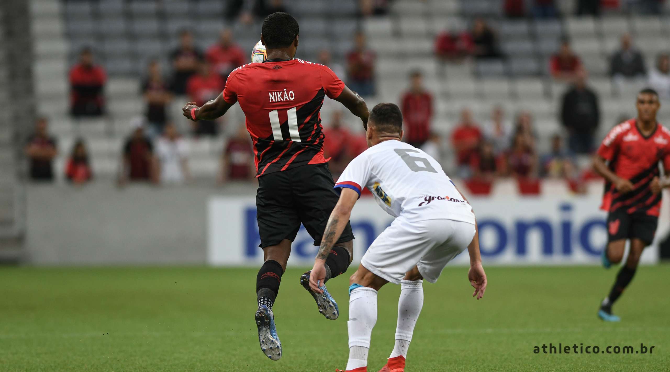 PARANAENSE: Athletico vacila em clássico e dá liderança para surpresa do interior