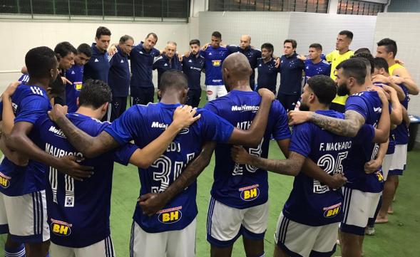 Mineiro: Edilson e jovens comemoram a 100ª vitória de Adilson Batista no Cruzeiro