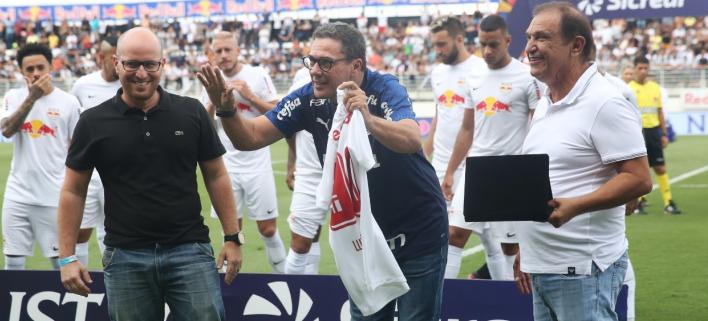 Luxemburgo foi homenageado antes do jogo em Bragança