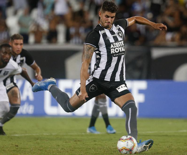 Destaque do Botafogo, Pedro Raul vira dúvida para estreia na Copa do Brasil