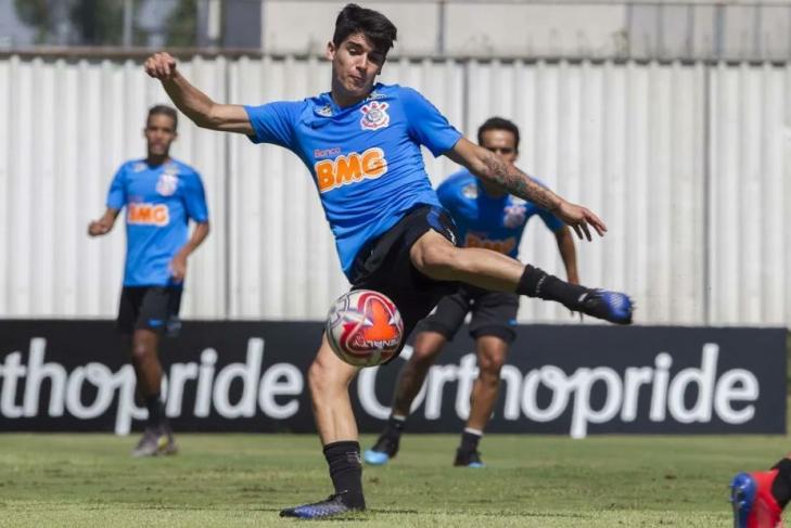 Com retorno de meia, Corinthians se reapresenta de olho na Libertadores