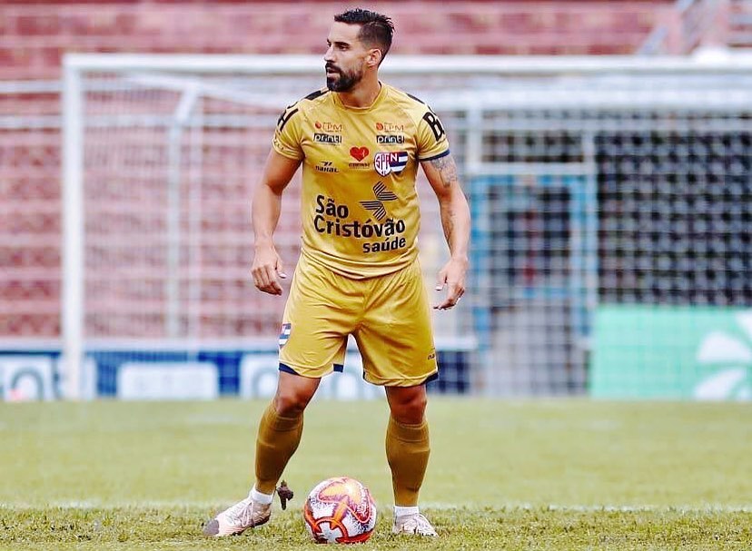 Campeão pelo Nacional anuncia aposentadoria dos gramados