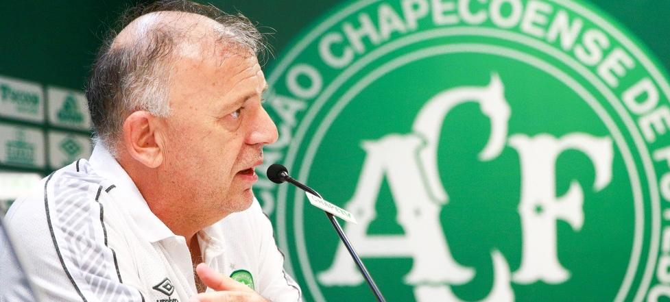 Presidente garante Hemerson Maria apesar da falta de vitórias na Chapecoense