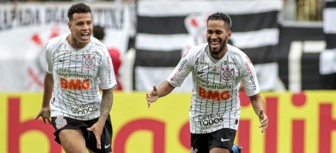 Corinthians comemora gol em cima do Peixe no Itaquerão