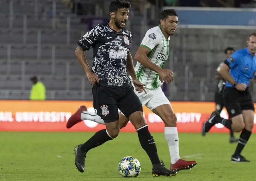 Libertadores: Volante treina e garante estar 100% para estreia do Corinthians