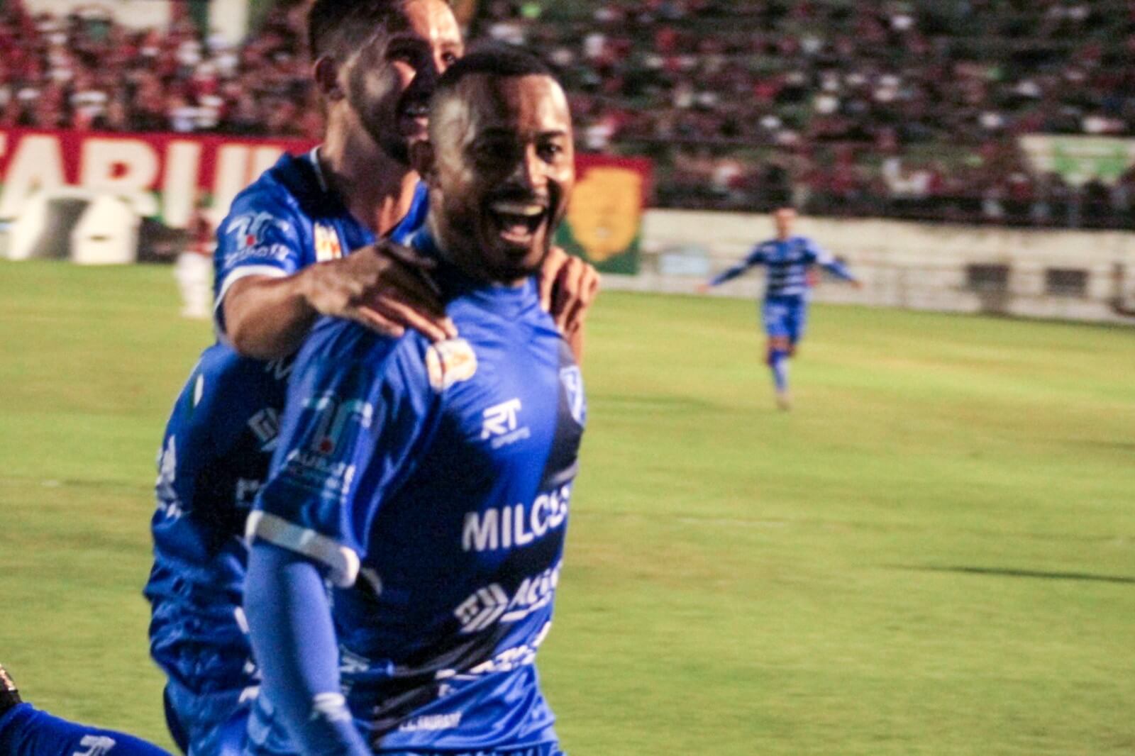 Paulista A2: Técnico do Taubaté inicia semana pensando nos substitutos de suspensos