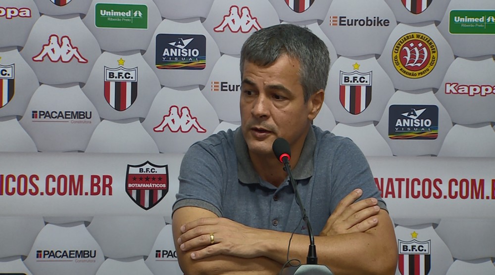 Paulistão: Torcida do Botafogo-SP faz protestos e pede a saída de dirigentes