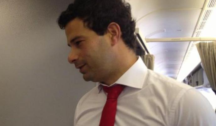 Gustavo Oliveira: faca no pescoço