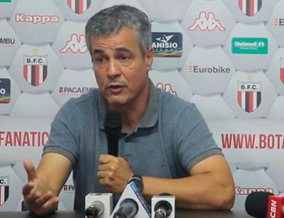 Léo Franco: alvo da torcida