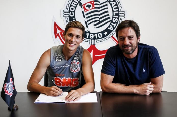 Corinthians prorroga os contratos de Camacho e Mateus Vital