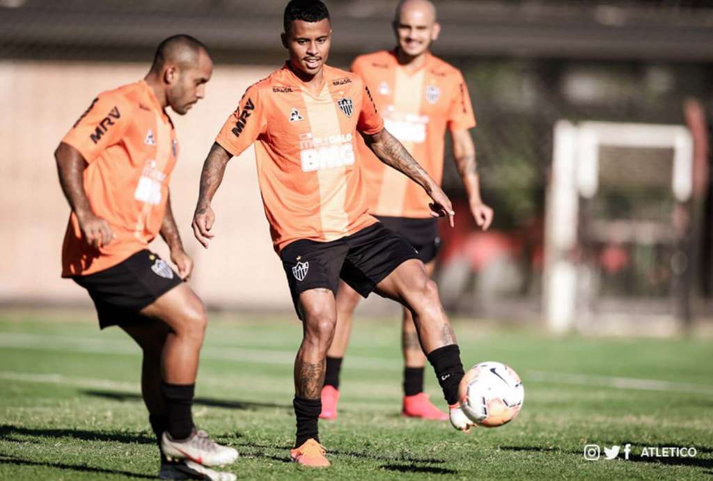 Elenco do Atlético-MG treinou na Argentina nesta terça-feira