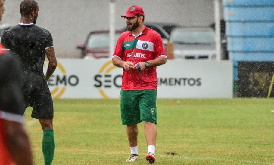 Ex-técnico da Chapecoense assume time lanterna do Catarinense