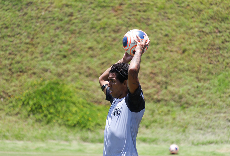 Paulistão: Yuri ganha brecha, estreia como titular na Ponte e ajuda com assistência