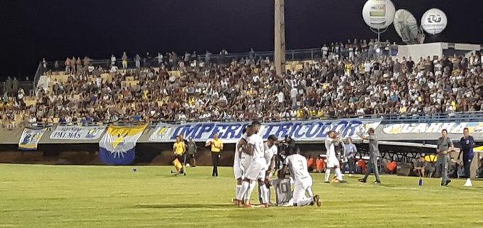 Paraná aproveitou dois vacilos da defesa da casa