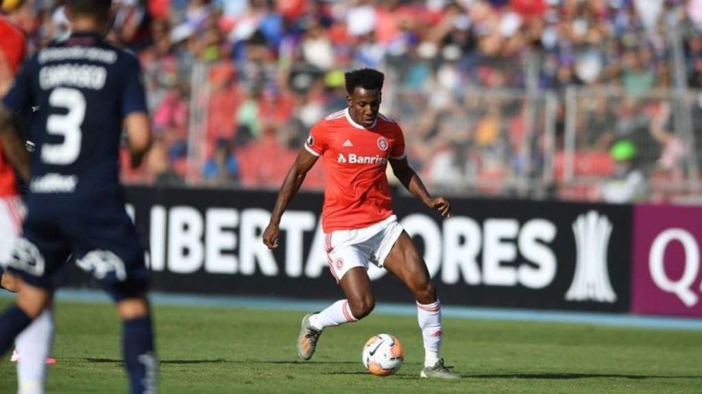 Lateral do Inter sofre injúrias racistas e clube promete tomar providências 2 0002050447713 img