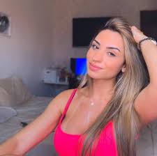 Acusado de agressão, ex-goleiro do São Paulo engata romance com influencer