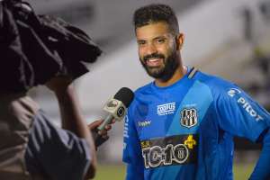 Paulistão: Goleiro revela incômodo com recuo excessivo da Ponte Preta: 'Prejudica muito'