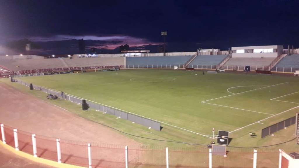 Demarcação do estádio Luthero Lopes estava diferente