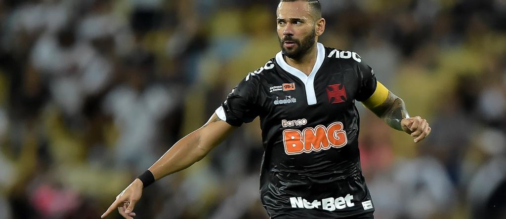 Após início de ano irregular, Castan pede paciência com garotos da base do Vasco