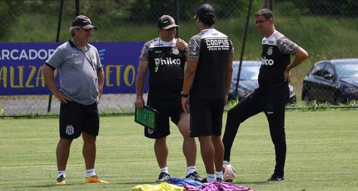 Liberdade aos laterais. (Foto: Divulgação)