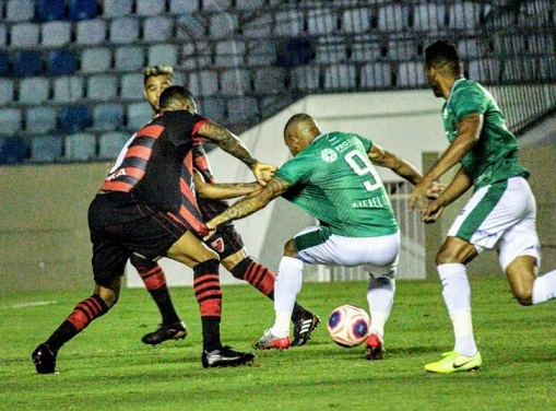 Guarani joga dois pontos na lata o lixo