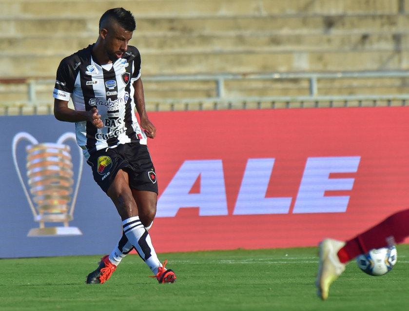 Leo Moura estreou neste sábado