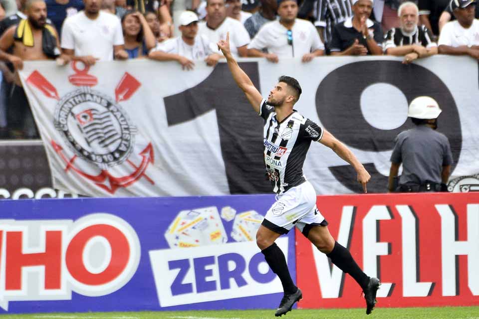 Festa em Itaquera: Inter vence o Corinthians