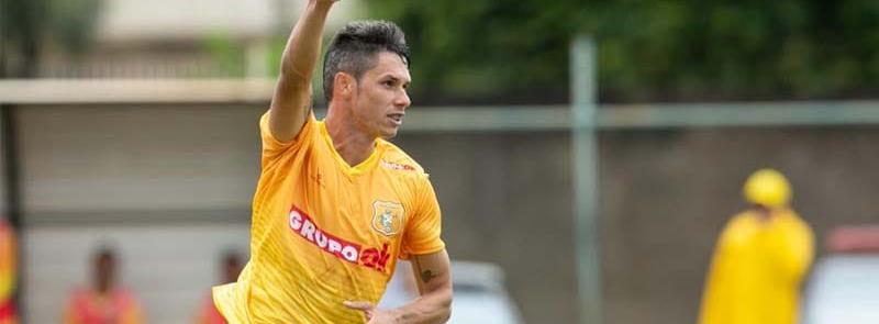 Romarinho marcou 5 vezes