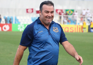 Paulistão: Após primeira vitória, Pintado elogia elenco do Água Santa: 'Entrega tudo'