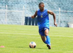 Fundamental em empate com Sertãozinho, meia vive momento de artilheiro no São Caetano