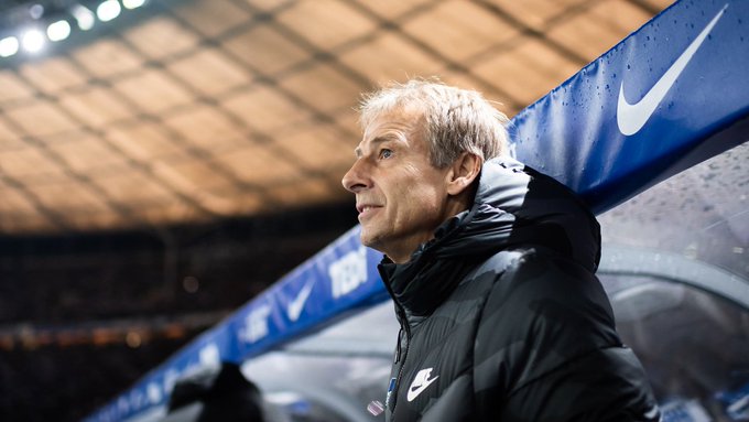 Alemão: Jurgen Klinsmann pede demissão do comando do Hertha após dez jogos