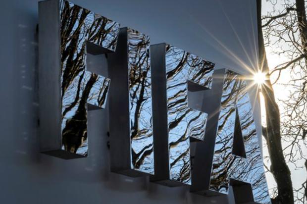 Fifa cria fundo de R$ 69 milhões para ajudar jogadores não pagos por clubes