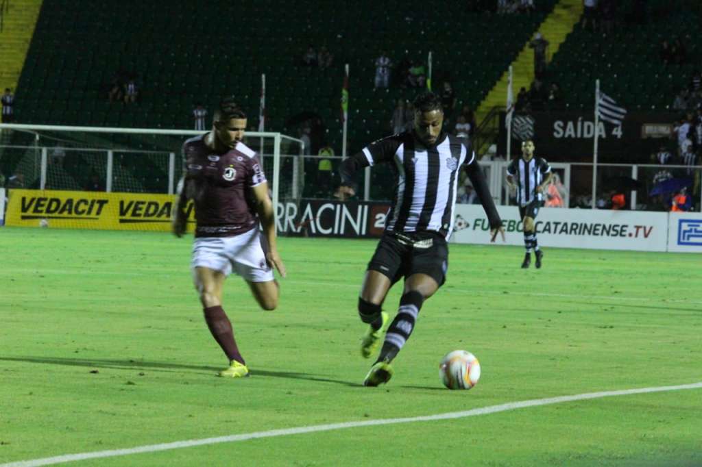 Arouca sofre lesão e desfalca Figueirense por tempo indeterminado 