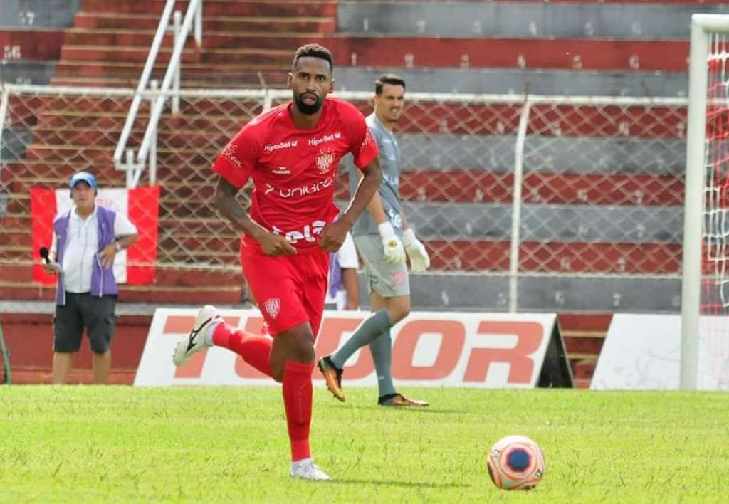 Zagueiro Guilherme Teixeira ainda não viu sua defesa ser vazada nesse campeonato (Foto: Divulgação/ Noroeste)