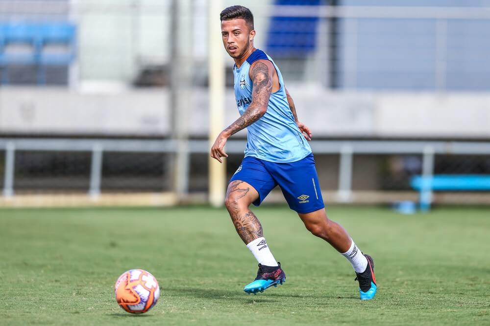 Gaúcho: De volta da seleção, volante do Grêmio se coloca à disposição para clássico