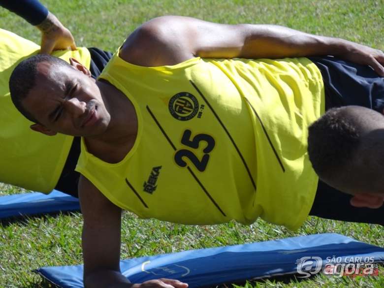 Segundona: Ex-lateral do Palmeiras estreia como treinador no Sãocarlense