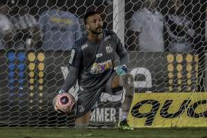 Paulistão: Após chance para Vladimir, Santos pode rever briga por titularidade no gol
