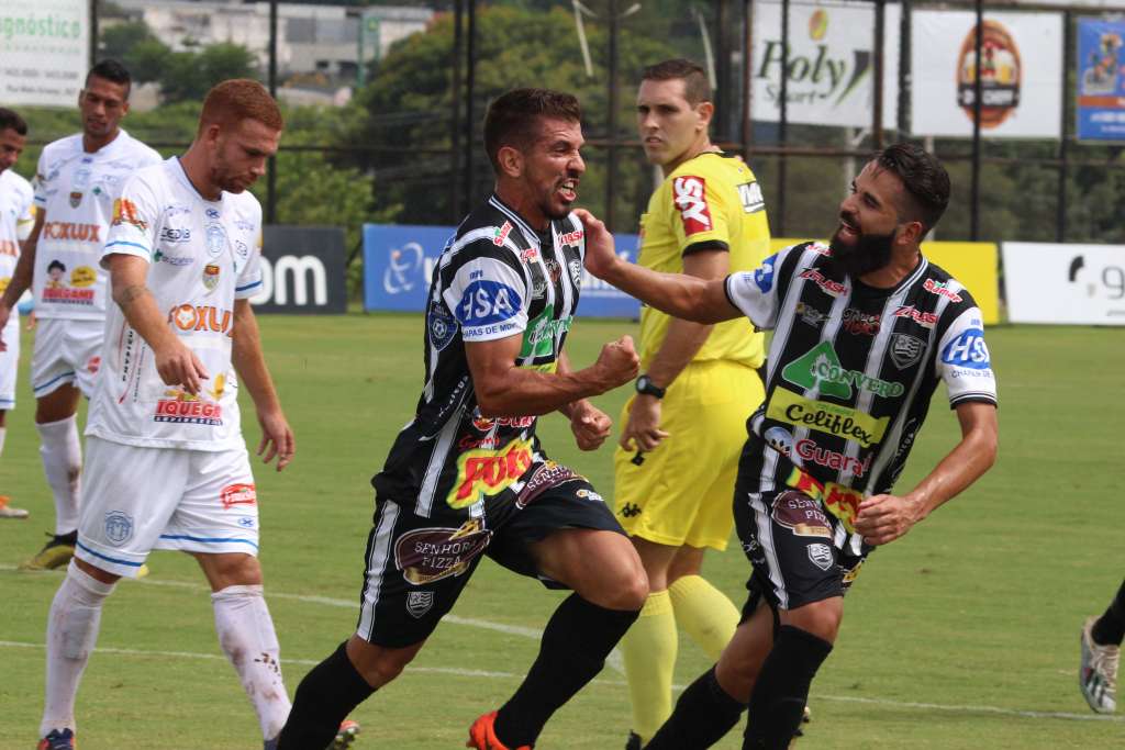 Apesar de Ricardinho ter marcado de pênalti, o CAV perdeu por 3 a 1