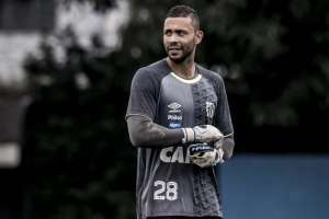 Vladimir celebra retorno ao Santos e diz que Jesualdo indicou rodízio no gol