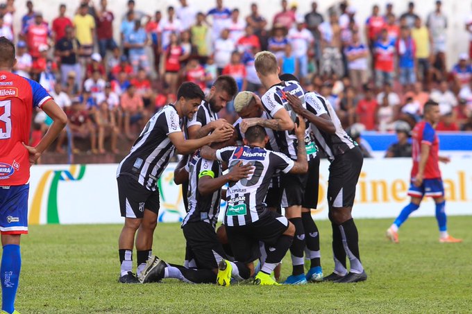 Ceará vence Bragantino e avança
