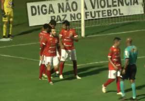 Velo Clube 4 x 1 Barretos - Galo Vermelho vira e assume vice-liderança