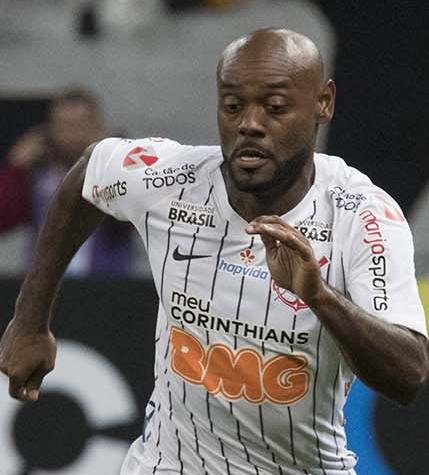 Vagner Love pede desculpas e Fagner critica arbitragem após queda do Corinthians